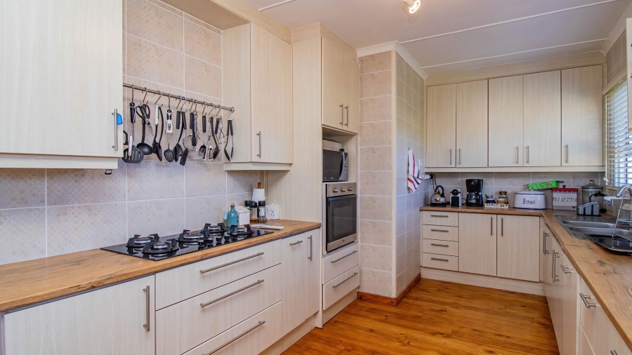 4 Bedroom Property for Sale in Perlemoenbaai Western Cape